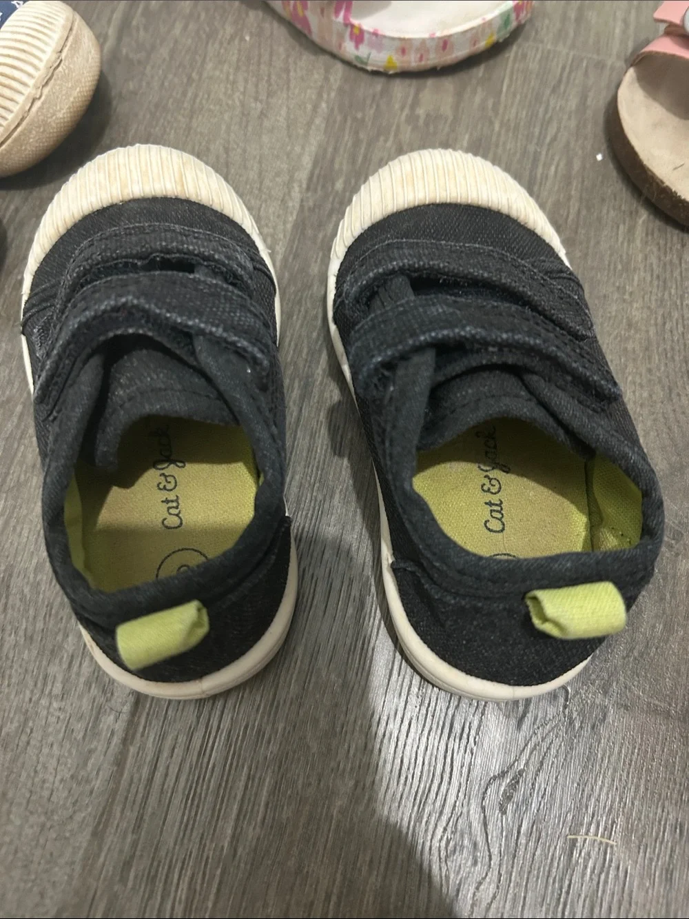5 pairs of toddler shoes- size 5